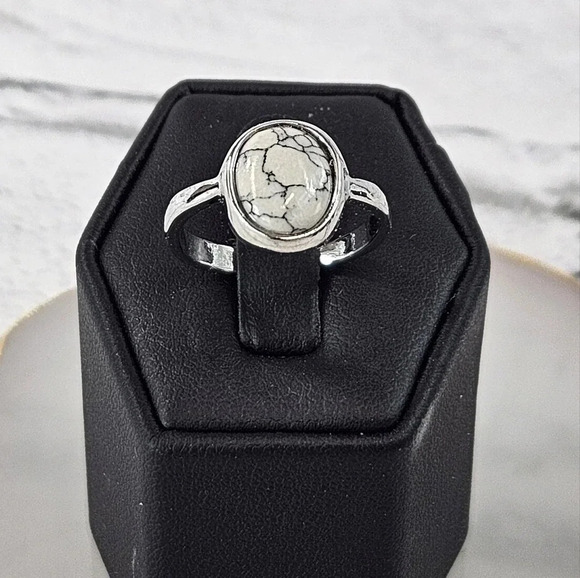 White Adjustable Fashion Ring  Circle A30 - Picture 5 of 11